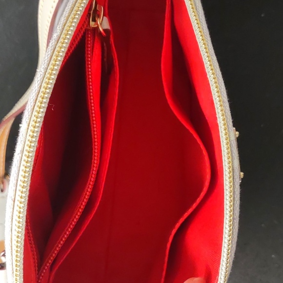 SLIGHTLY USED DOONEY & BOURKE SUKI CROSSBODY LILAC HAS STAIN - Picture 7 of 10